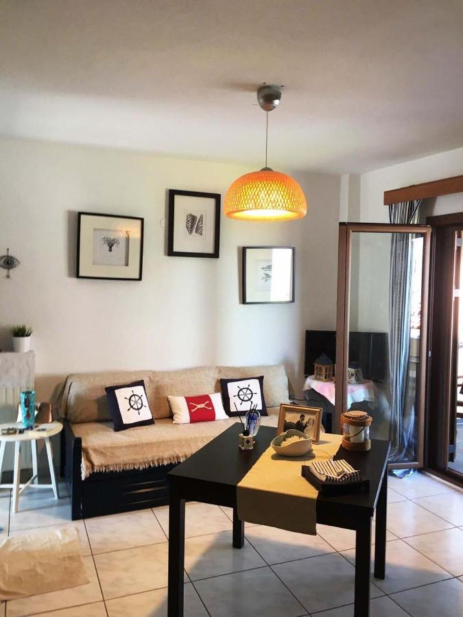 Beach Front Apartment In Pefkochori Eksteriør billede