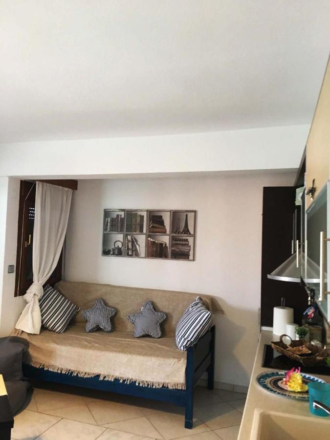 Beach Front Apartment In Pefkochori Eksteriør billede