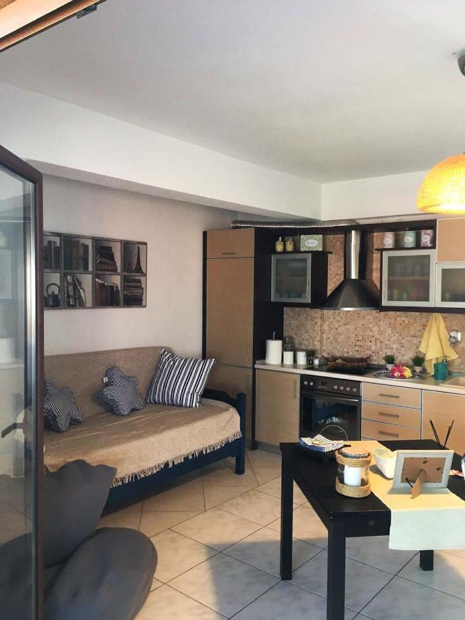 Beach Front Apartment In Pefkochori Eksteriør billede