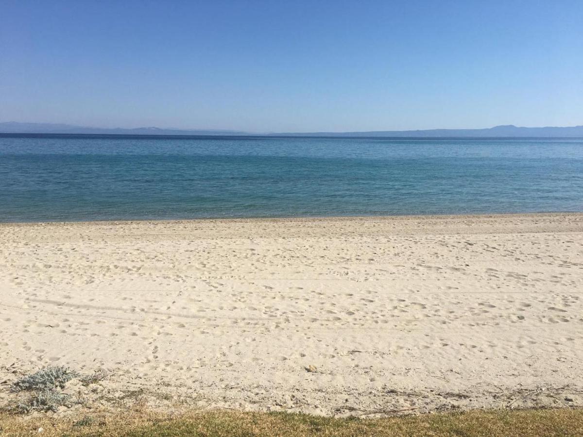 Beach Front Apartment In Pefkochori Eksteriør billede